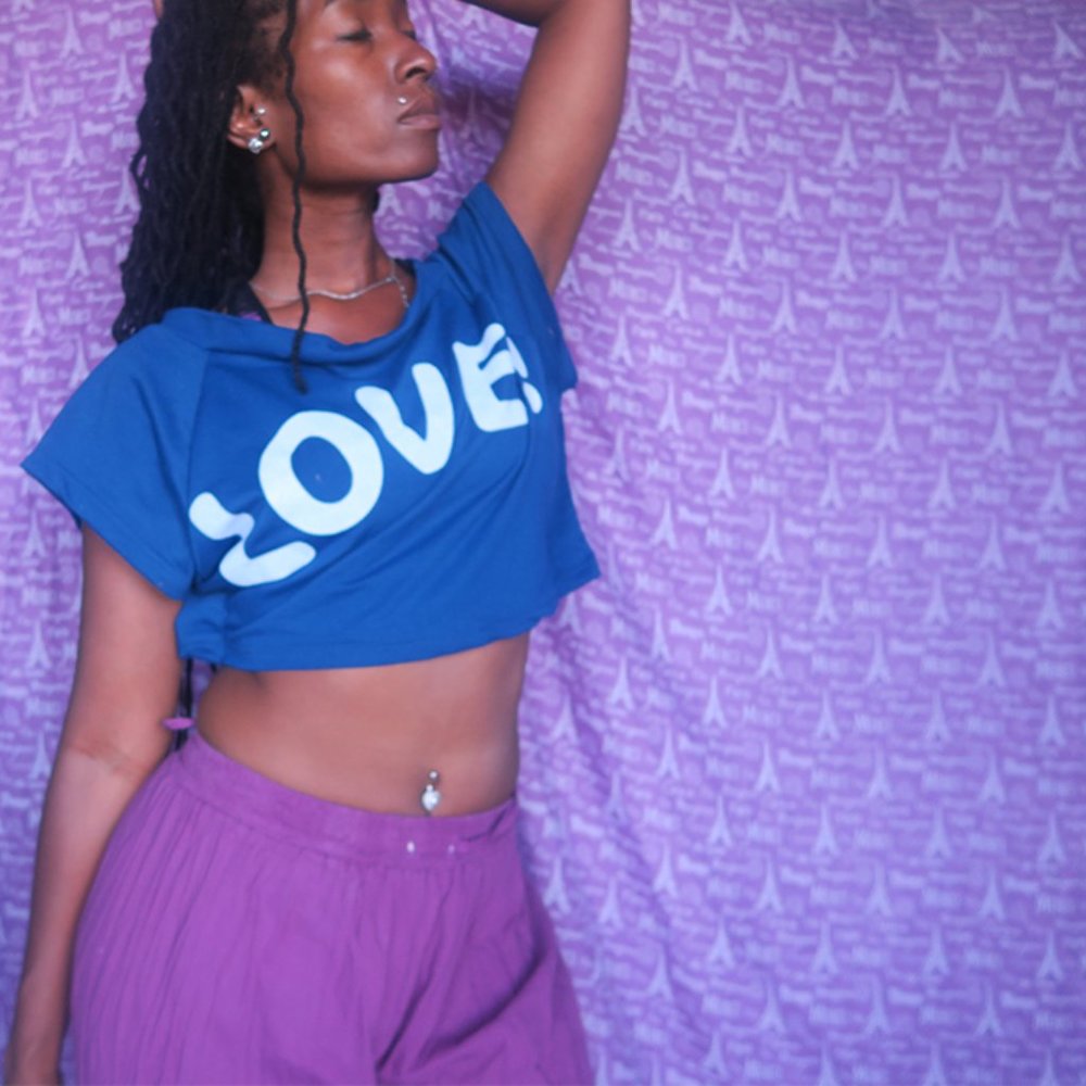 Vixen "LOVE!" short sleeved cropped top blouse in blue and white size medium.
